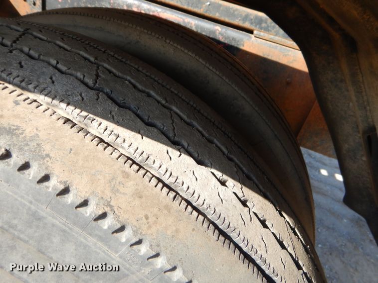 image for item EY9492 1988 International F2575 roll-off container truck