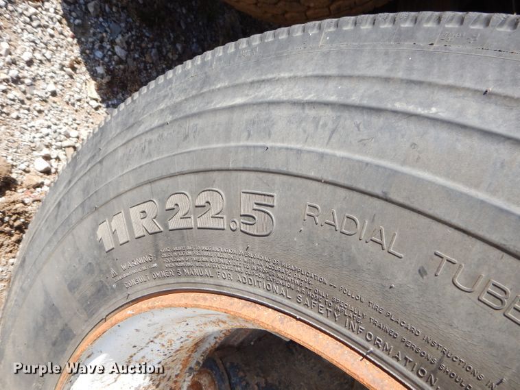 image for item EY9492 1988 International F2575 roll-off container truck