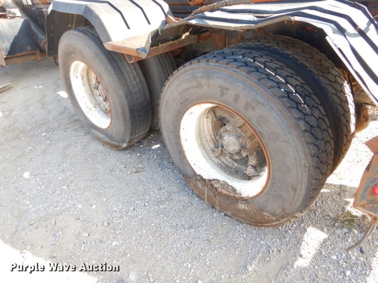 image for item EY9492 1988 International F2575 roll-off container truck