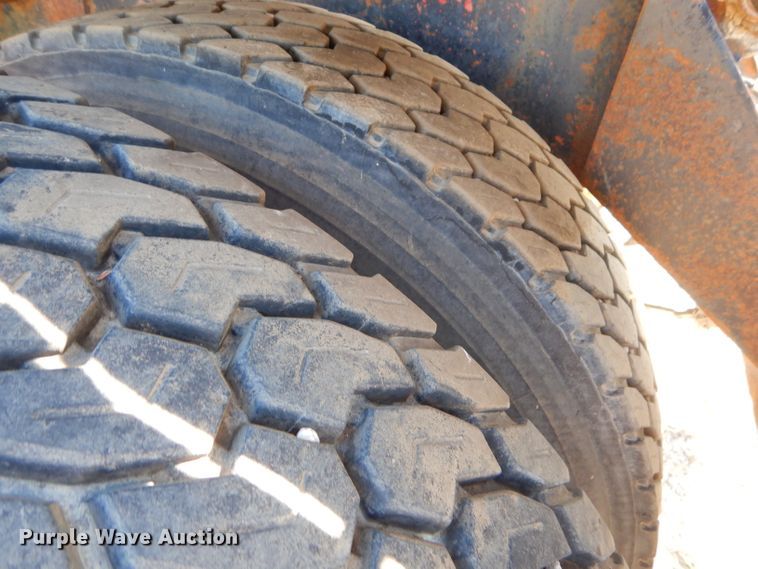 image for item EY9492 1988 International F2575 roll-off container truck