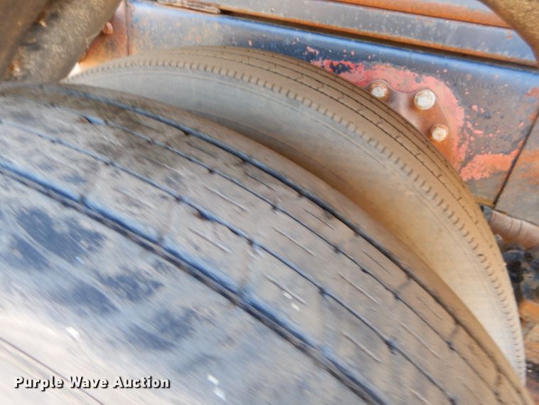 image for item EY9492 1988 International F2575 roll-off container truck