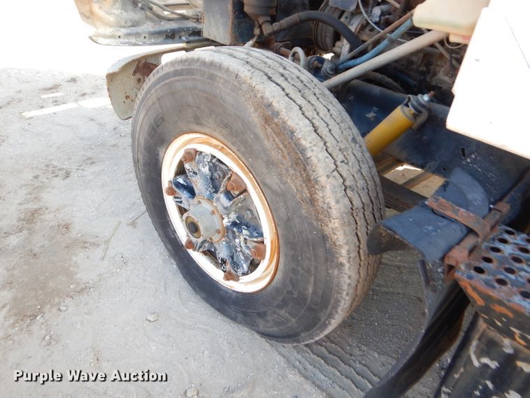 image for item EY9492 1988 International F2575 roll-off container truck