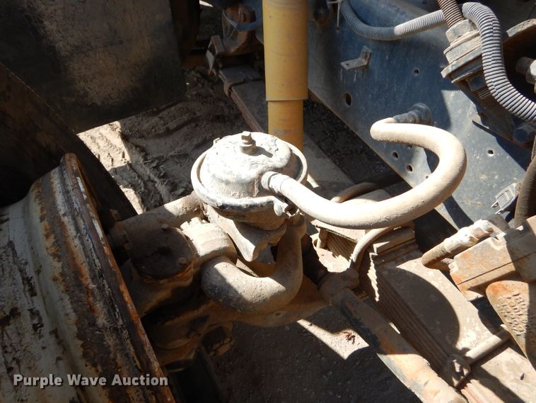 image for item EY9492 1988 International F2575 roll-off container truck