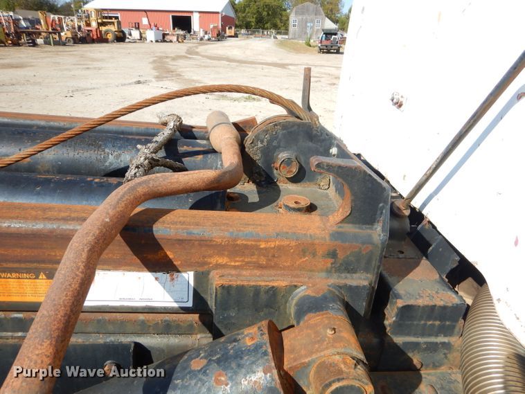 image for item EY9492 1988 International F2575 roll-off container truck