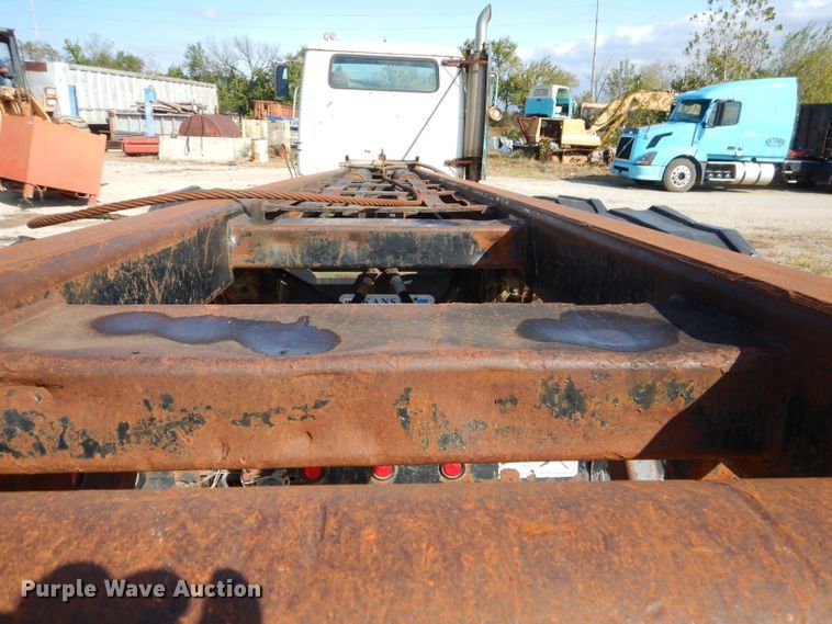 image for item EY9492 1988 International F2575 roll-off container truck