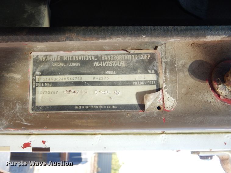 image for item EY9492 1988 International F2575 roll-off container truck