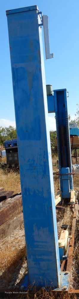 image for item EY9494 Benwil TP7 two post automotive lift