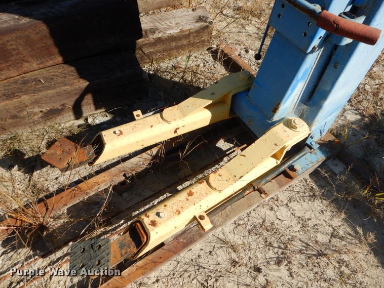 image for item EY9494 Benwil TP7 two post automotive lift