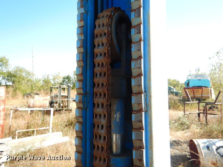 image for item EY9494 Benwil TP7 two post automotive lift