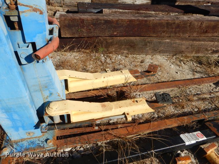 image for item EY9494 Benwil TP7 two post automotive lift