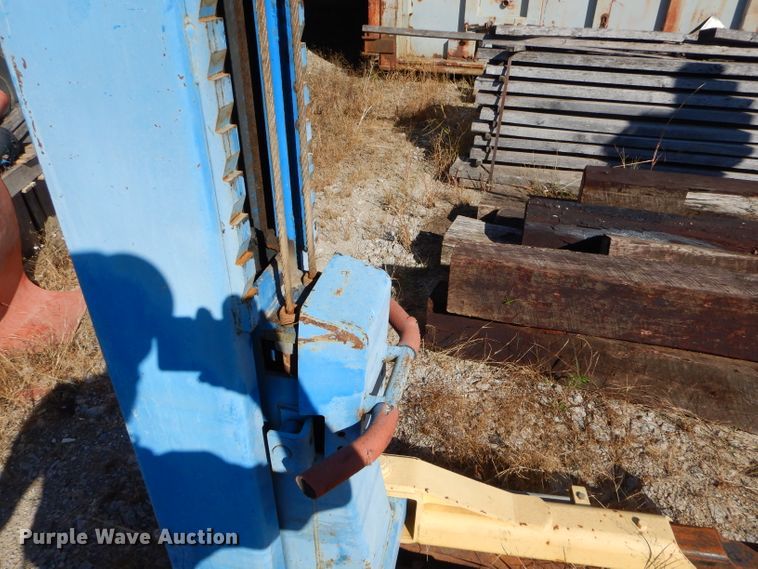 image for item EY9494 Benwil TP7 two post automotive lift