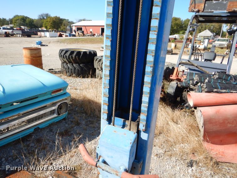 image for item EY9494 Benwil TP7 two post automotive lift