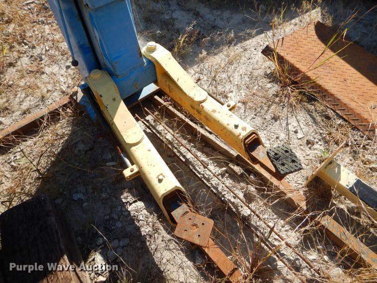 image for item EY9494 Benwil TP7 two post automotive lift