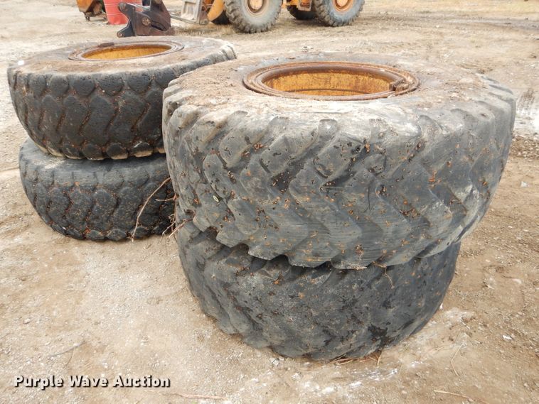 image for item FA9770 (4) 20.5-25 tires