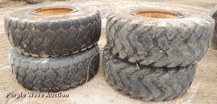 image for item FA9770 (4) 20.5-25 tires