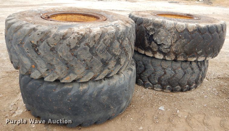 image for item FA9770 (4) 20.5-25 tires