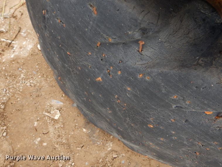 image for item FA9770 (4) 20.5-25 tires