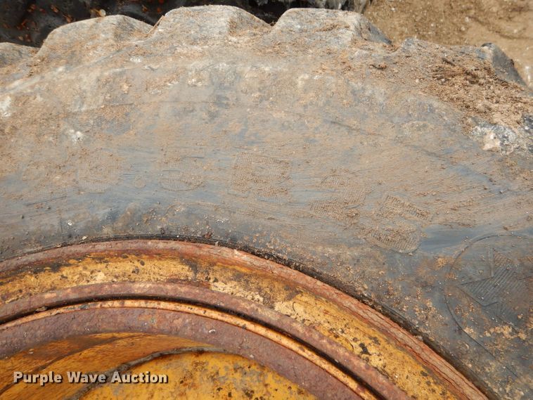 image for item FA9770 (4) 20.5-25 tires