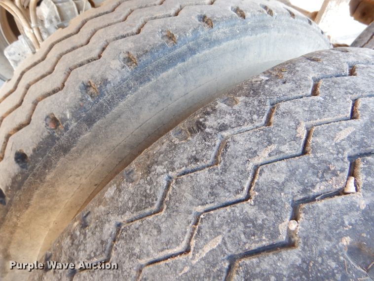 image for item FA9780 2002 Warren 0162666 end dump trailer