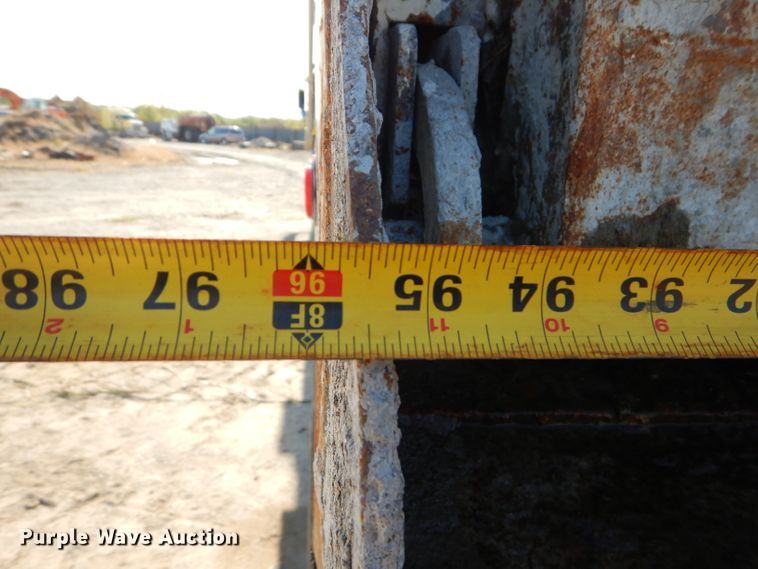 image for item FA9780 2002 Warren 0162666 end dump trailer