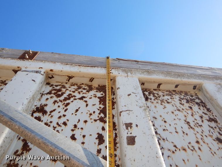 image for item FA9780 2002 Warren 0162666 end dump trailer