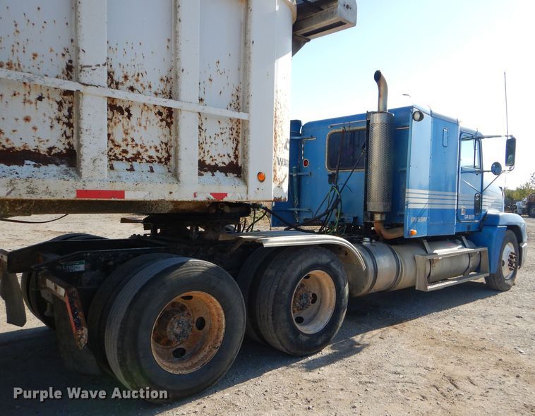 image for item FA9781 1999 Freightliner FLD semi truck