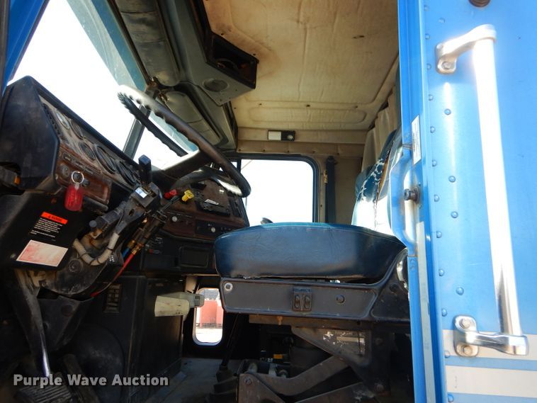 image for item FA9781 1999 Freightliner FLD semi truck