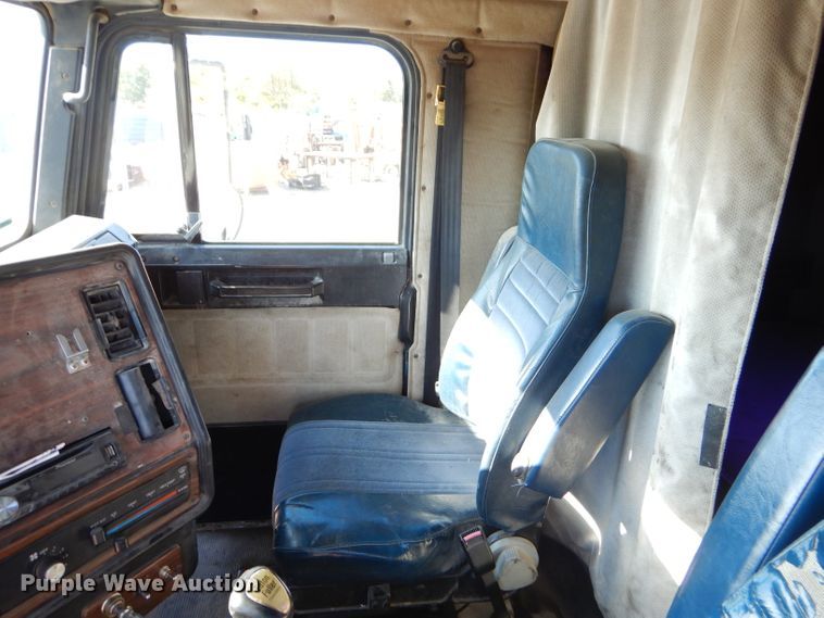 image for item FA9781 1999 Freightliner FLD semi truck