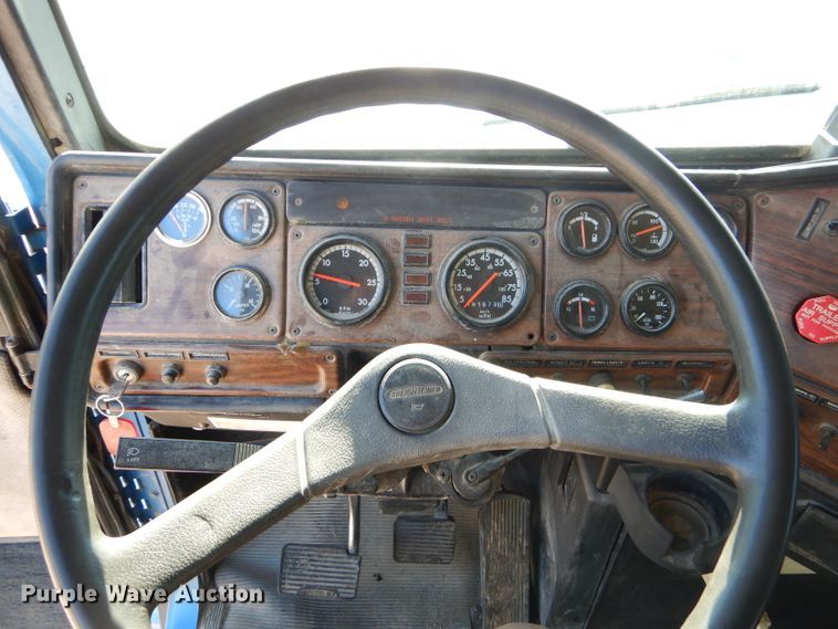 image for item FA9781 1999 Freightliner FLD semi truck