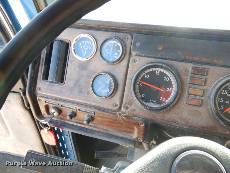 image for item FA9781 1999 Freightliner FLD semi truck