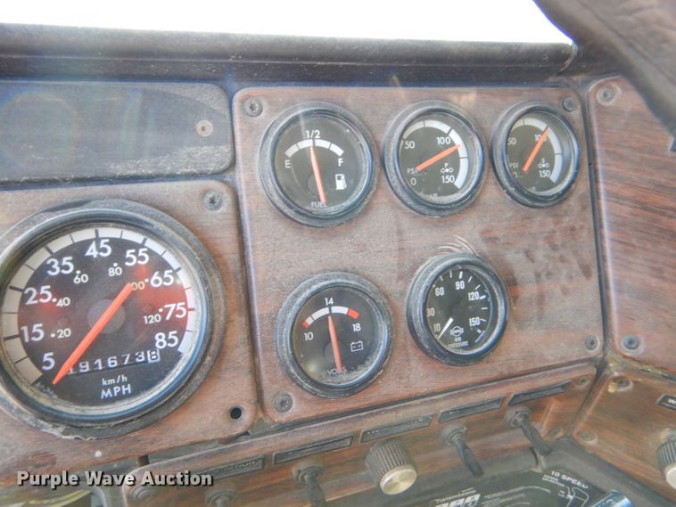 image for item FA9781 1999 Freightliner FLD semi truck