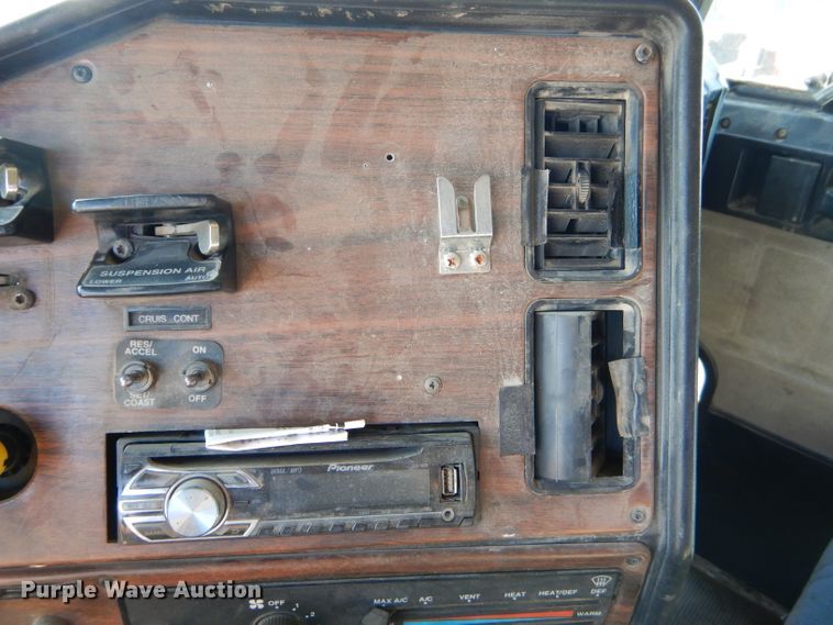 image for item FA9781 1999 Freightliner FLD semi truck