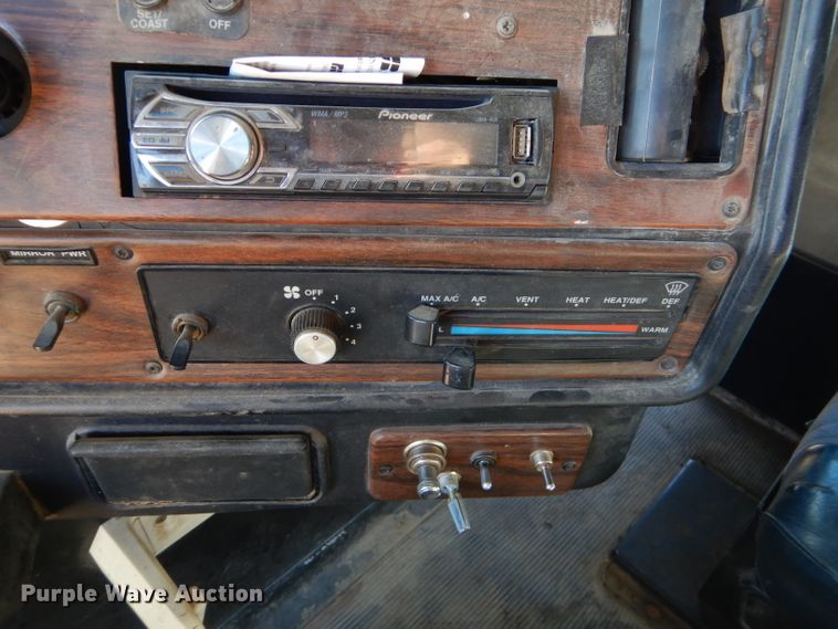 image for item FA9781 1999 Freightliner FLD semi truck