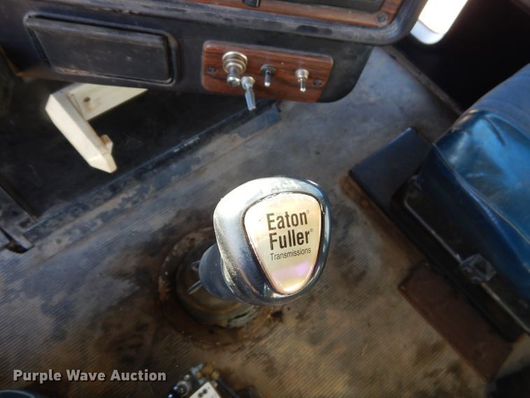 image for item FA9781 1999 Freightliner FLD semi truck