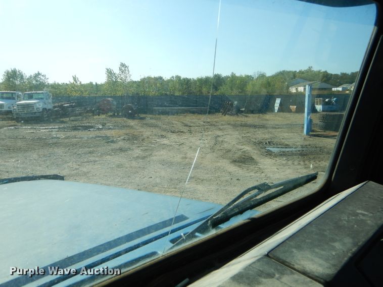 image for item FA9781 1999 Freightliner FLD semi truck