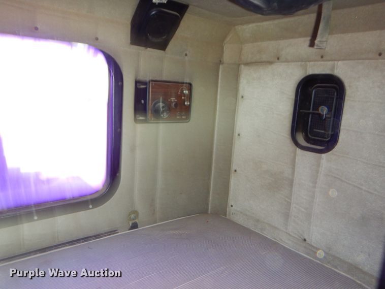 image for item FA9781 1999 Freightliner FLD semi truck