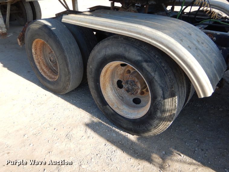 image for item FA9781 1999 Freightliner FLD semi truck