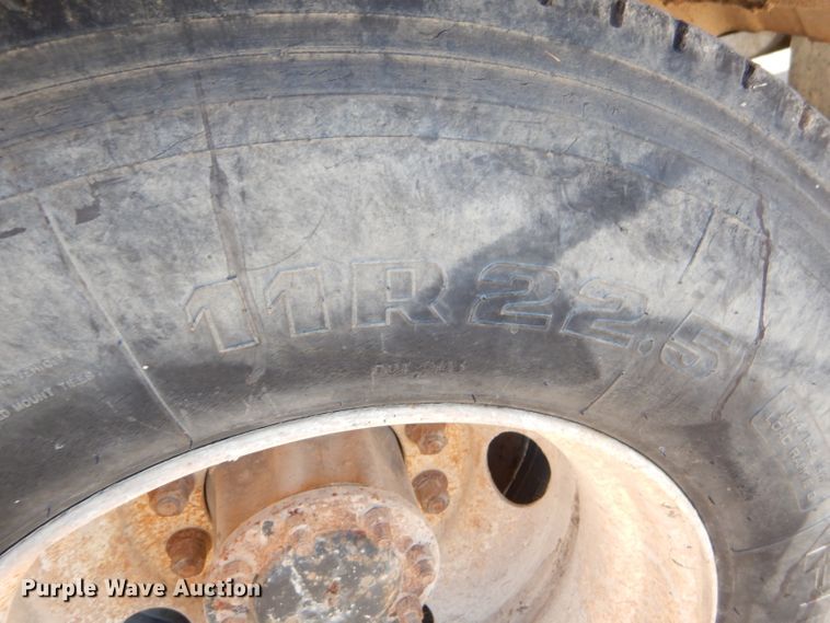 image for item FA9781 1999 Freightliner FLD semi truck