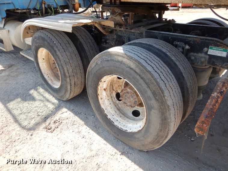 image for item FA9781 1999 Freightliner FLD semi truck