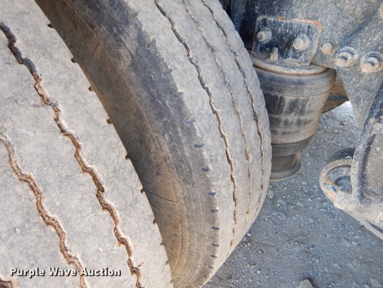 image for item FA9781 1999 Freightliner FLD semi truck