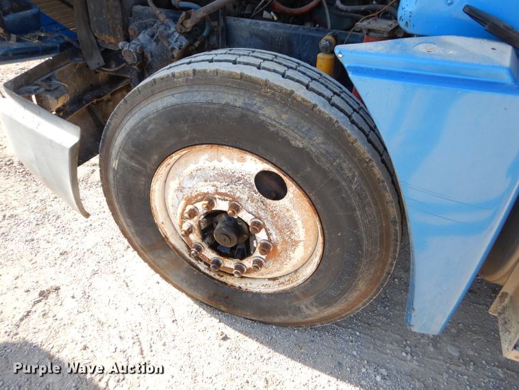 image for item FA9781 1999 Freightliner FLD semi truck