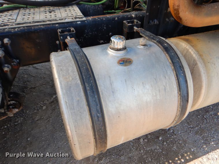 image for item FA9781 1999 Freightliner FLD semi truck