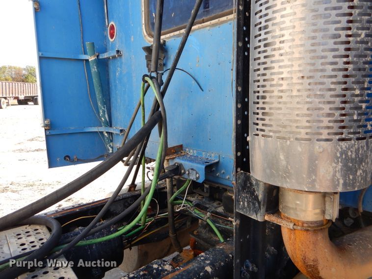 image for item FA9781 1999 Freightliner FLD semi truck