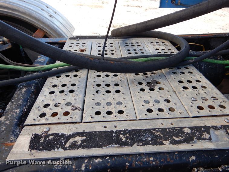 image for item FA9781 1999 Freightliner FLD semi truck