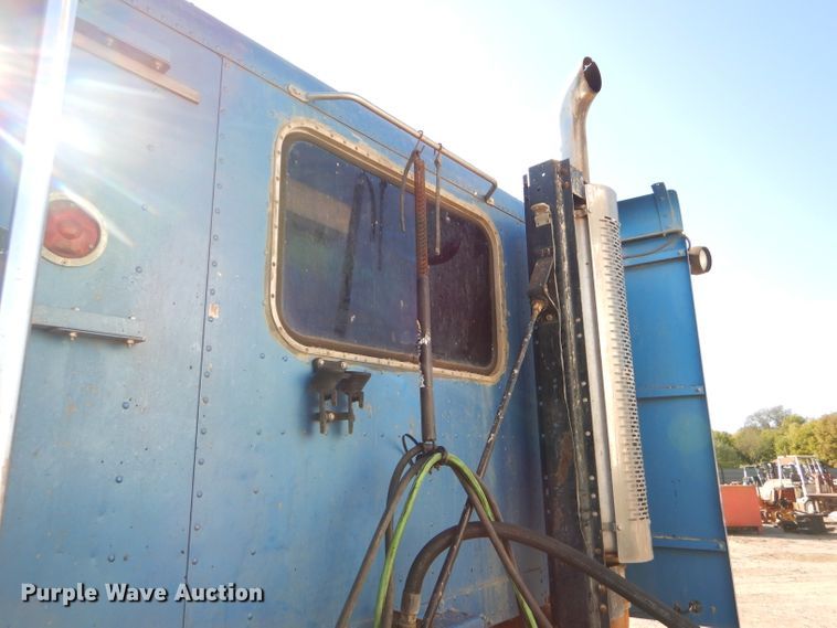 image for item FA9781 1999 Freightliner FLD semi truck