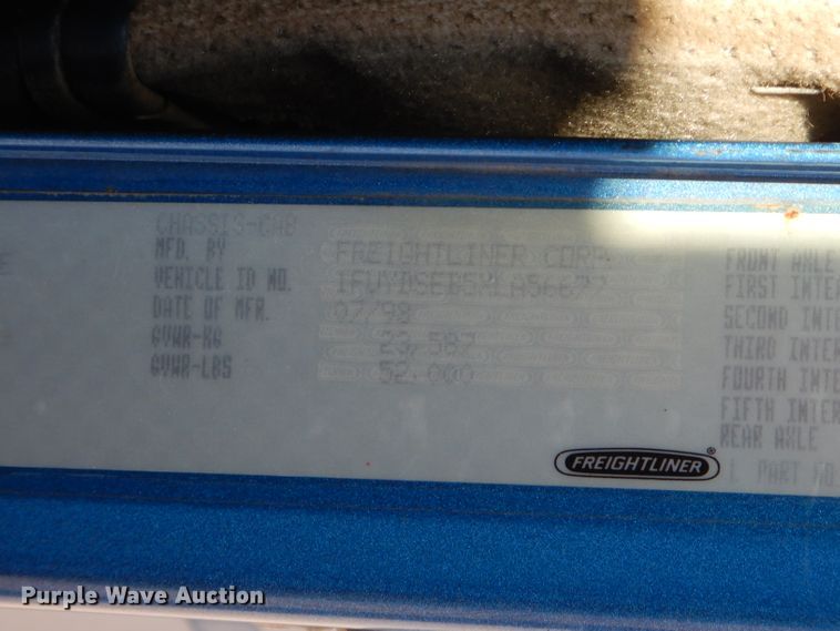 image for item FA9781 1999 Freightliner FLD semi truck