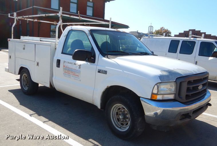 image for item FA9807 2003 Ford F250 Super Duty utility bed pickup truck