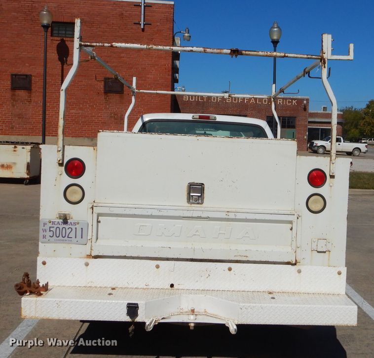 image for item FA9807 2003 Ford F250 Super Duty utility bed pickup truck