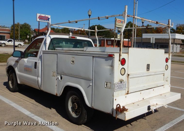 image for item FA9807 2003 Ford F250 Super Duty utility bed pickup truck