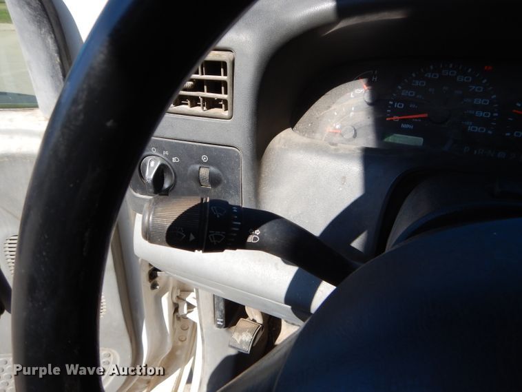 image for item FA9807 2003 Ford F250 Super Duty utility bed pickup truck